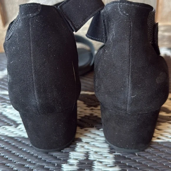 * NWOT*Cloud Footwear | Kenzie Block Heels - Picture 9 of 10
